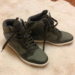 nike moss green shoes